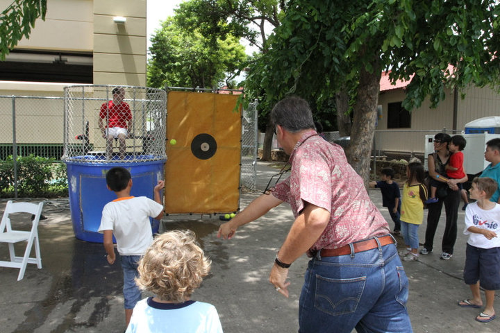 Senator Galuteria tries, and fails, to dunk Frank at Chinatown event